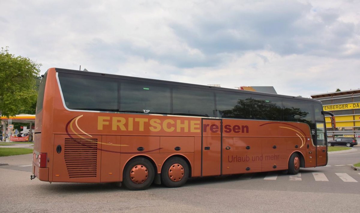 Van Hool T916 Astron von FRITSCHE Reisen aus DE 2018 in Krems gesehen.