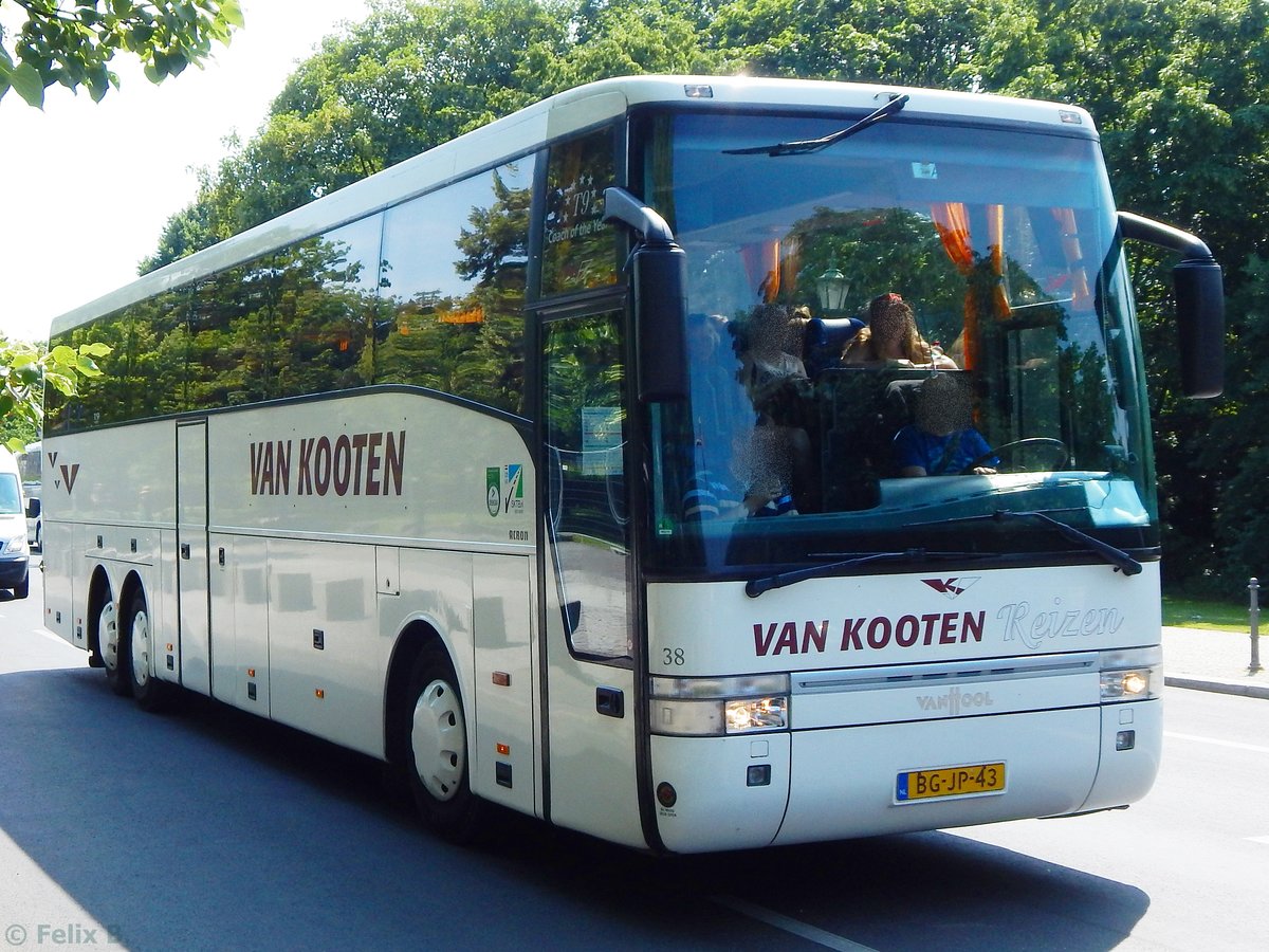 Van Hool T916 von Van Kooten aus den Niederlanden in Berlin.