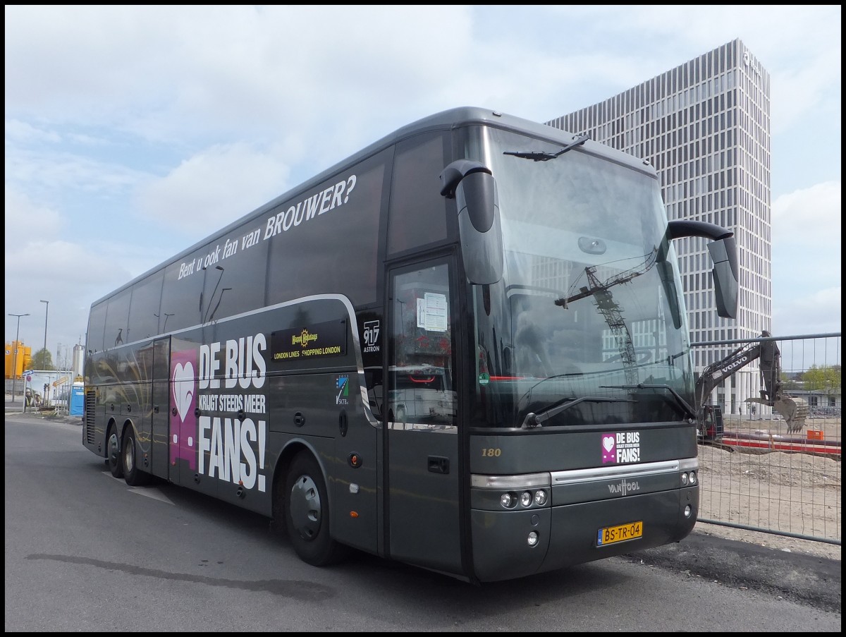 Van Hool T917 von De Bus Fans aus den Niederlanden in Berlin.