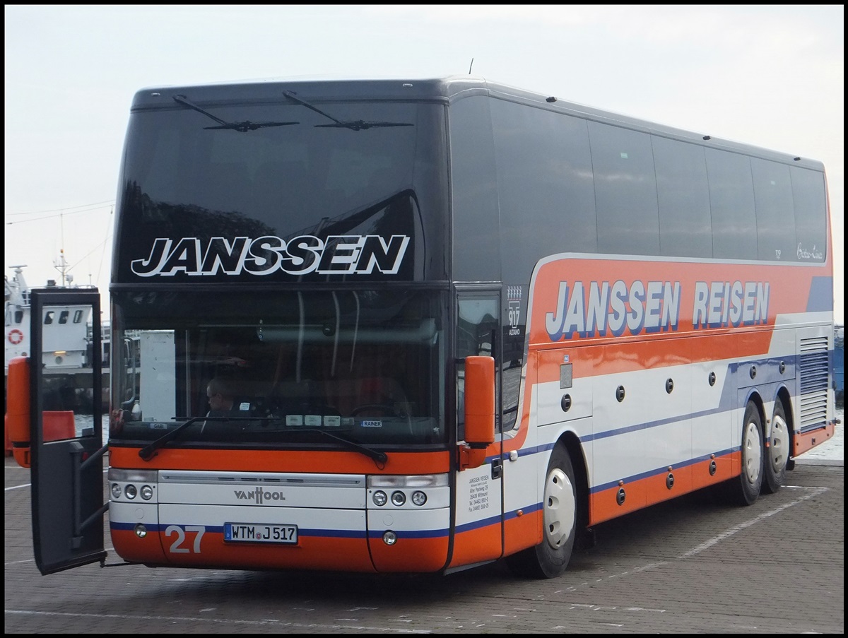 Van Hool T917 von Janssen aus Deutschland im Stadthafen Sassnitz.