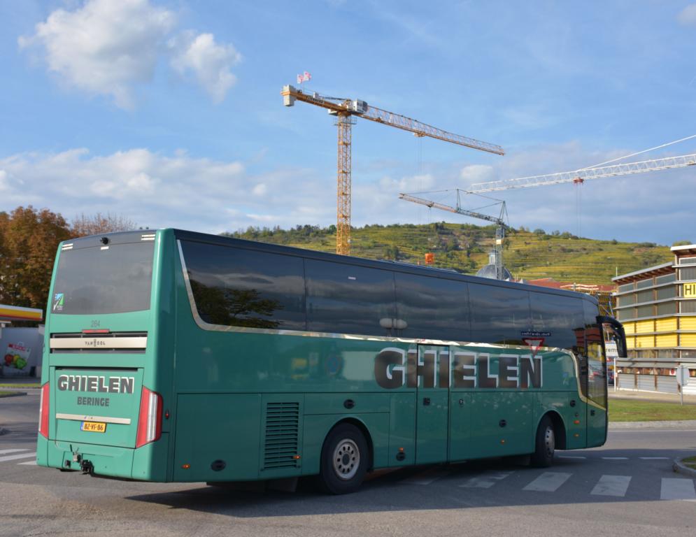 Van Hool TX von GHIELEN Reisen aus den NL 10/2017 in Krems.