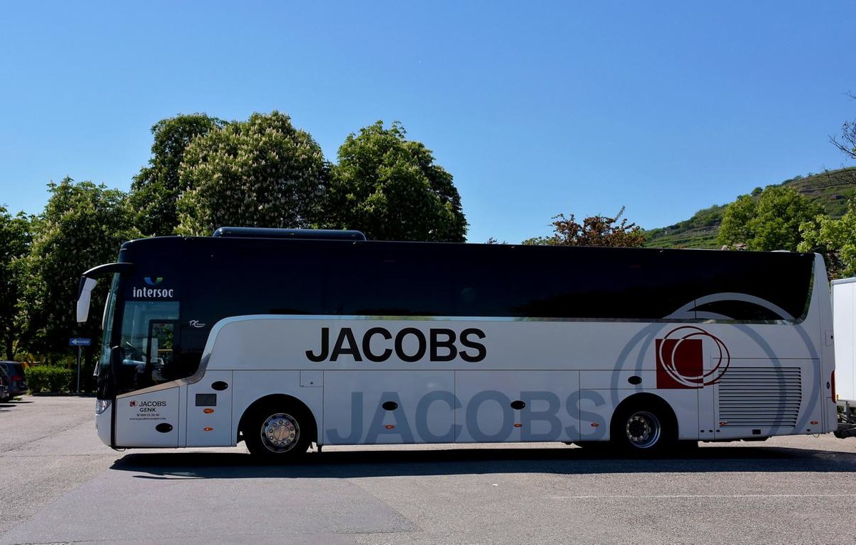Van Hool TX von Jacobs Reisen aus der BRD in Krems.
