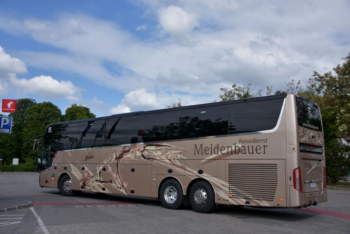 Van Hool TX vom Reisedienst Meidenbauer 06/2017 in Krems.