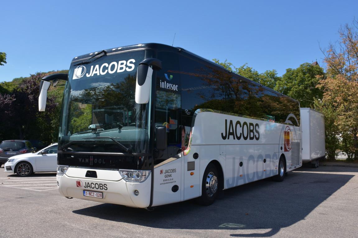 Van Hool TX15 mit Radhnger von JACOBS Reisen aus Belgien 2017 in Krems.