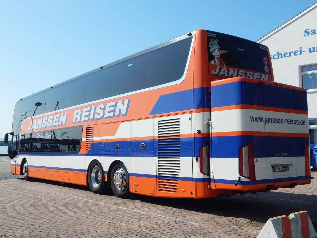 Van Hool TX27 von Janssen Reisen aus Deutschland im Stadthafen Sassnitz. 