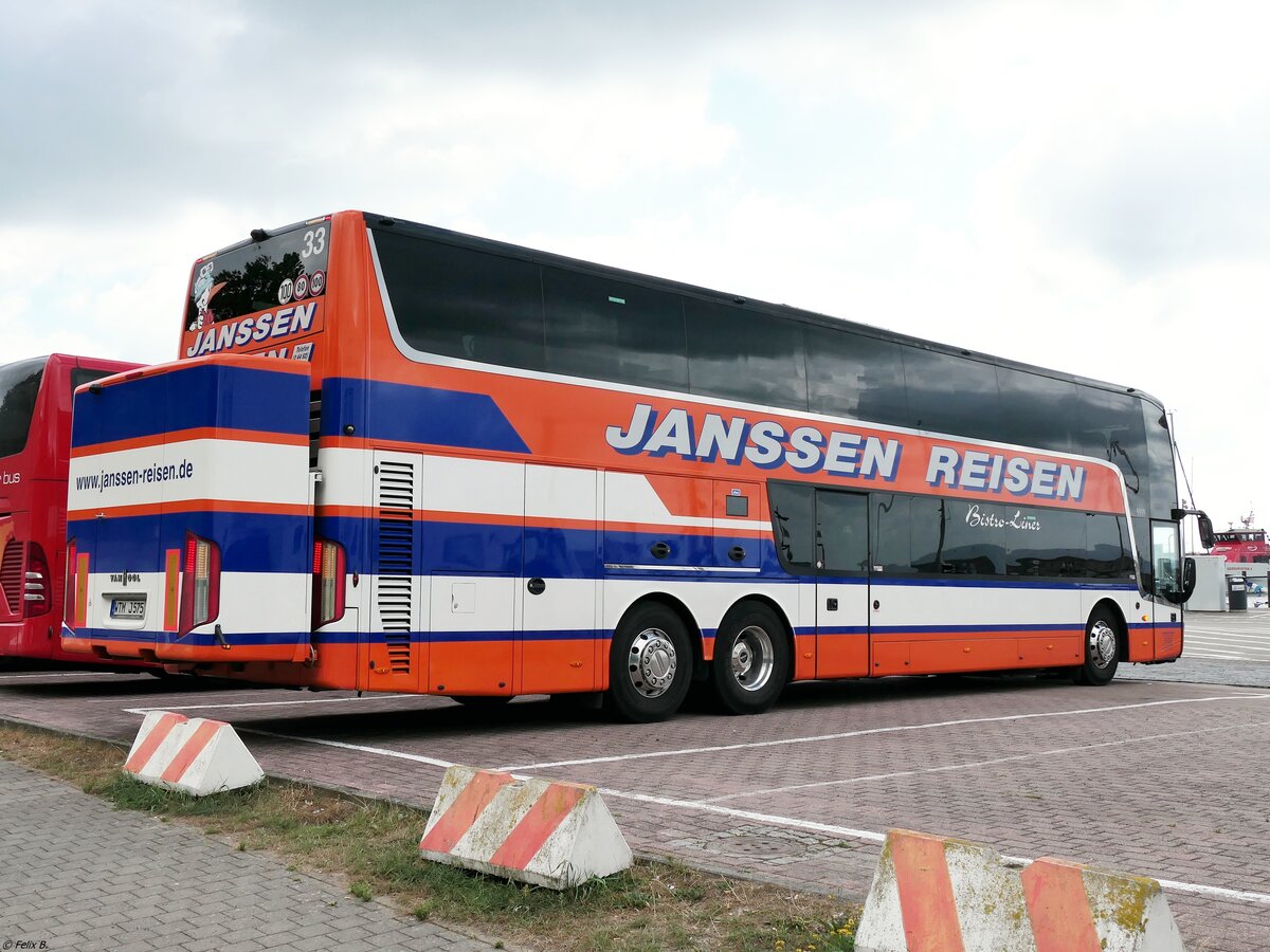 Van Hool TX27 von Janssen Reisen aus Deutschland im Stadthafen Sassnitz.