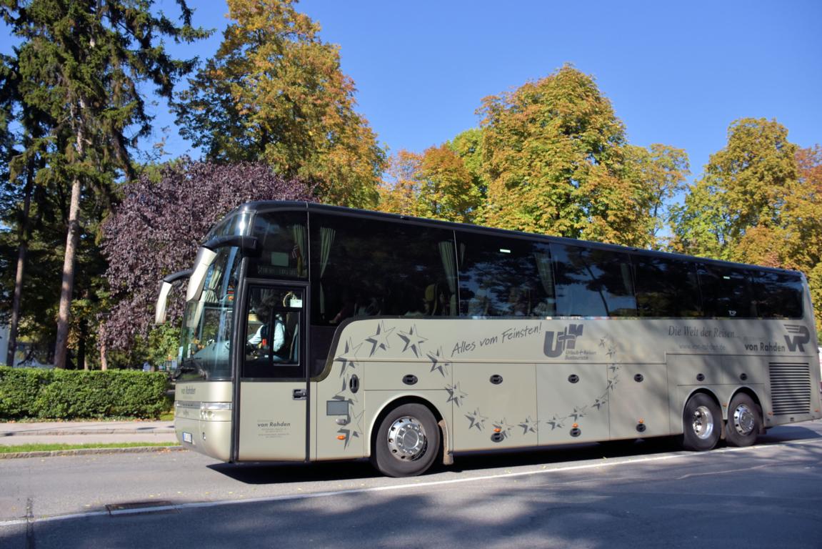 Van Hool von Von Rahden Reisen aus der BRD 09/2017 in Krems.