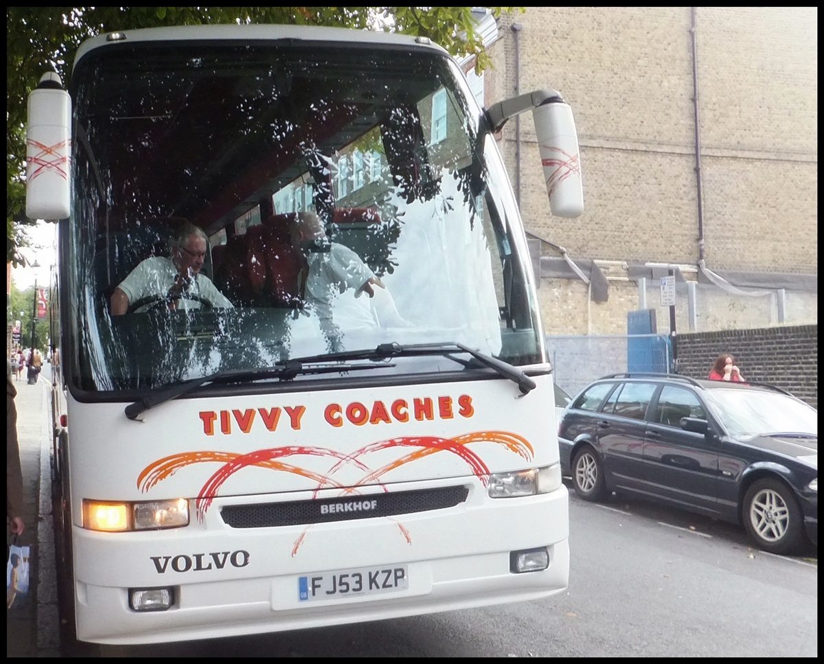 VDL Berkhof Axial von Tivvy Coaches aus England in London.