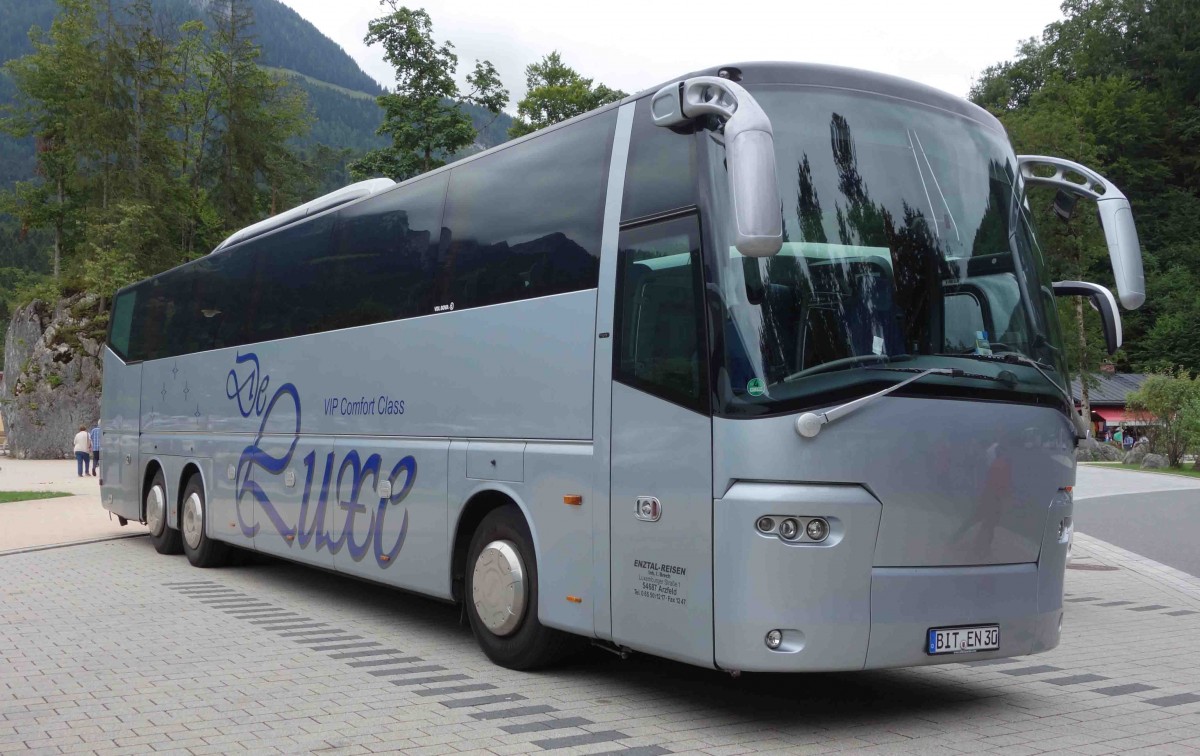 VDL Bova von Enztal-Reisen, steht auf dem Busparkplatz am Knigsee im Juli 2015