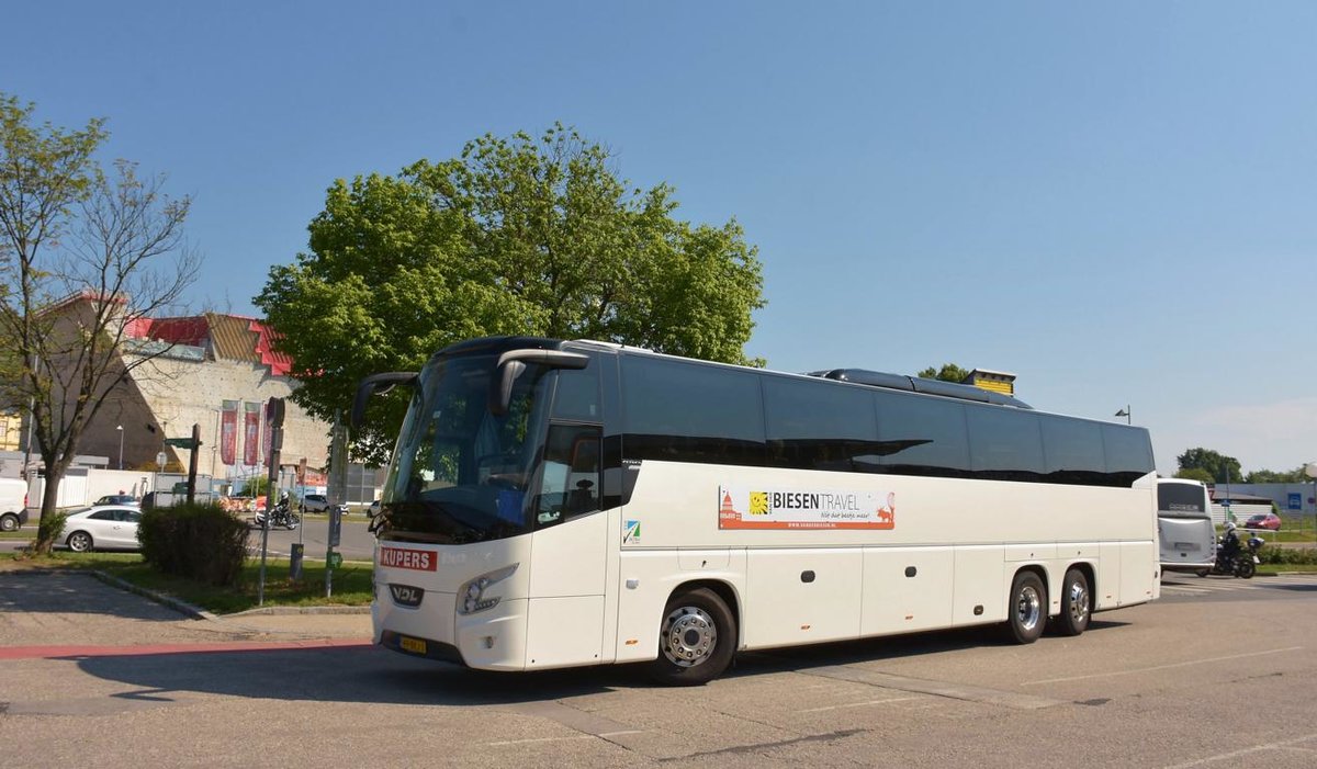 VDL Futura von Kupers Reisen aus den NL im Mai 2018 in Krems.