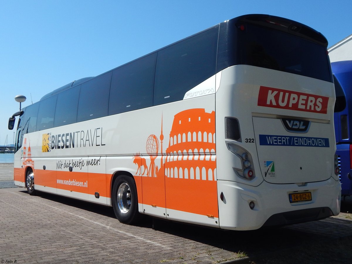VDL Futura von Kupers/Biesen Travel aus den Niederlanden im Stadthafen Sassnitz.