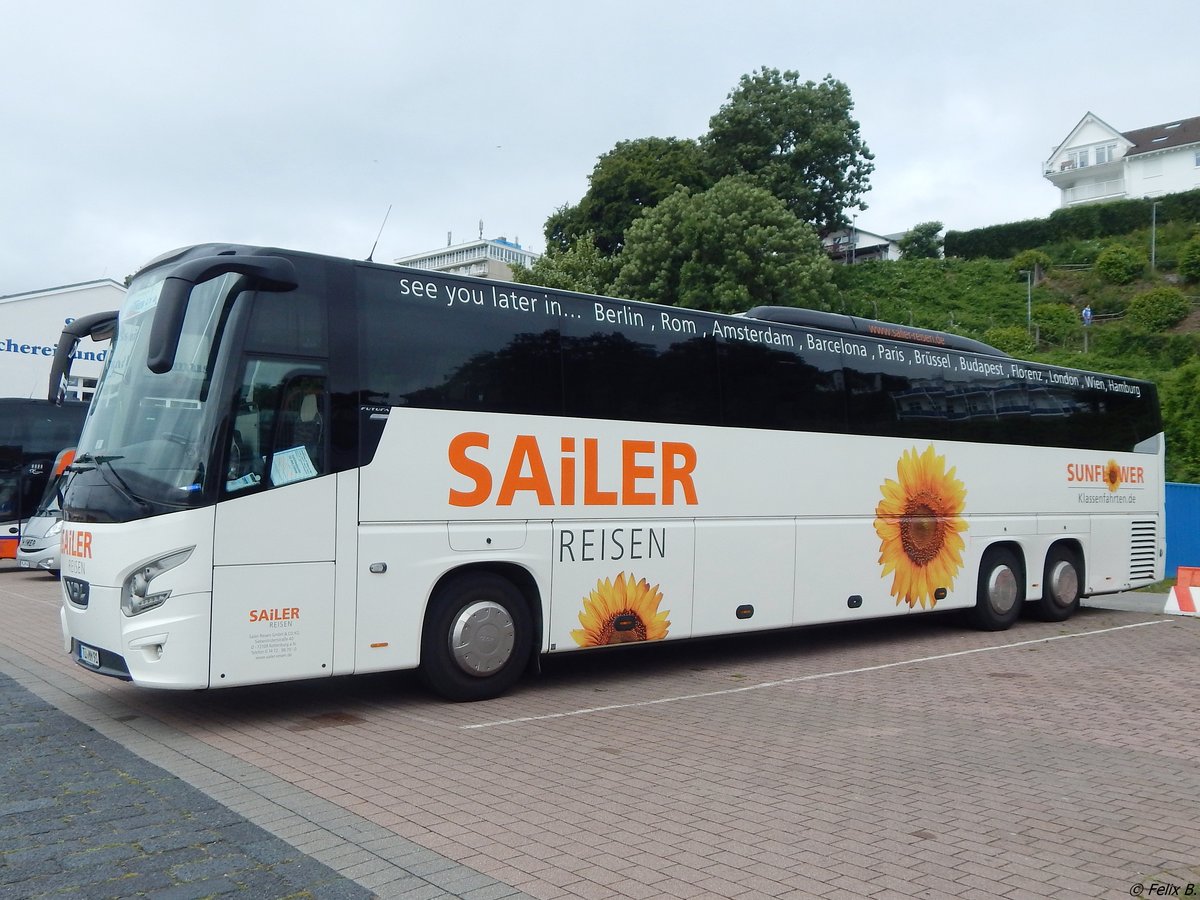 VDL Futura von Sailer Reisen aus Deutschland im Stadthafen Sassnitz. 