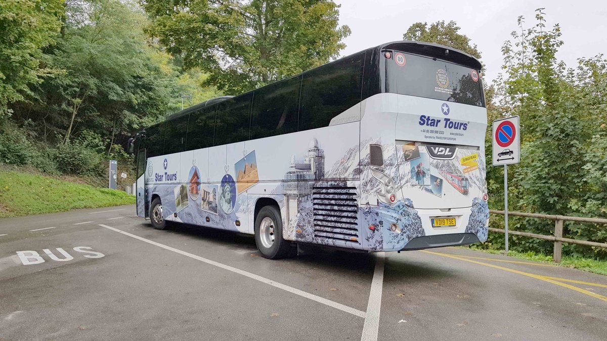VDL Futura von STAR TOURS steht am Rheinfall im Oktober 2019