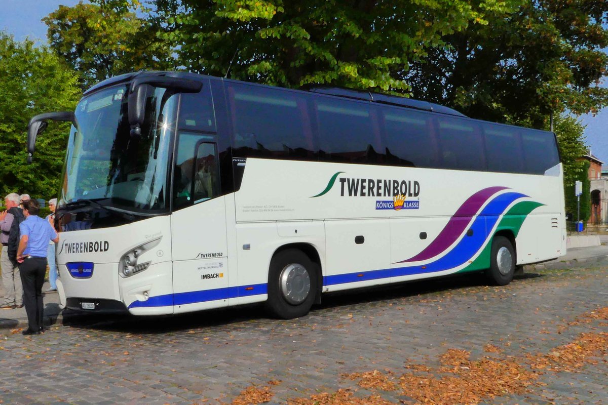 VDL Futura von Twerenbold hat Fahrgäste zum Stadtrundgang in Lübeck gebracht, September 2018
