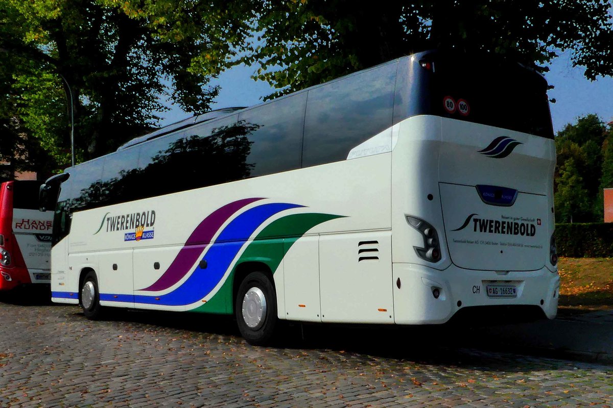VDL Futura von Twerenbold hat Fahrgäste zum Stadtrundgang in Lübeck gebracht, September 2018