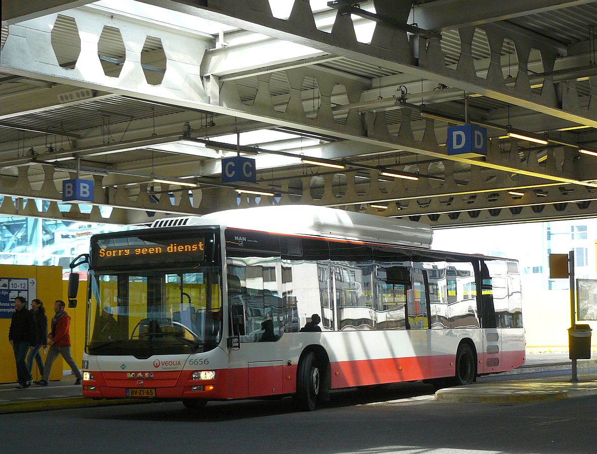 Veolia Bus 6656 MAN Lion's City Baujahr 2009. Den Haag Centraal Station 13-04-2014.

Veolia bus 6656 MAN Lion's City in dienst sind augustus 2009. Busstation Den Haag Centraal Station 13-04-2014.