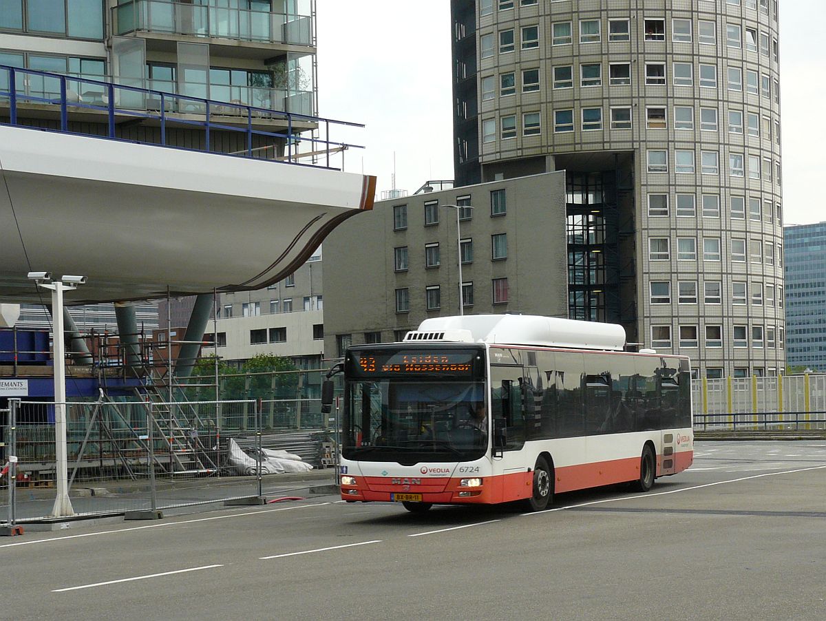 Veolia Bus 6724 MAN Lion's city Baujahr 2009. Den Haag Centraal Station 21-08-2015.

Veolia bus 6724 MAN Lion's city bouwjaar 2009. Busstation Den Haag Centraal Station 21-08-2015.