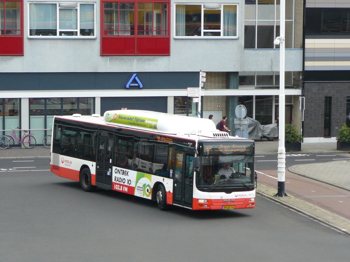 Veolia Bus 6752 MAN Lion's City Baujahr 2009. Stationsplein, Leiden 08-08-2014.

Veolia bus 6752 MAN Lion's City bouwjaar 2009. Stationsplein, Leiden 08-08-2014.