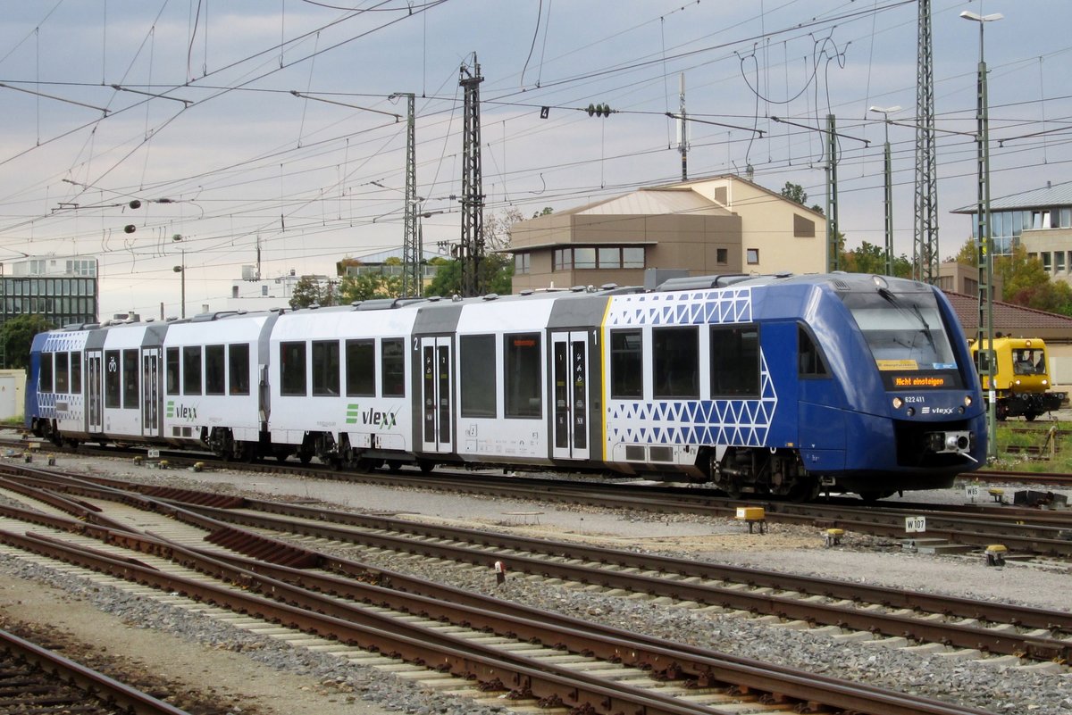 VLEXX 622 411 steht am 17 September 2015 in Regensburg Hbf.