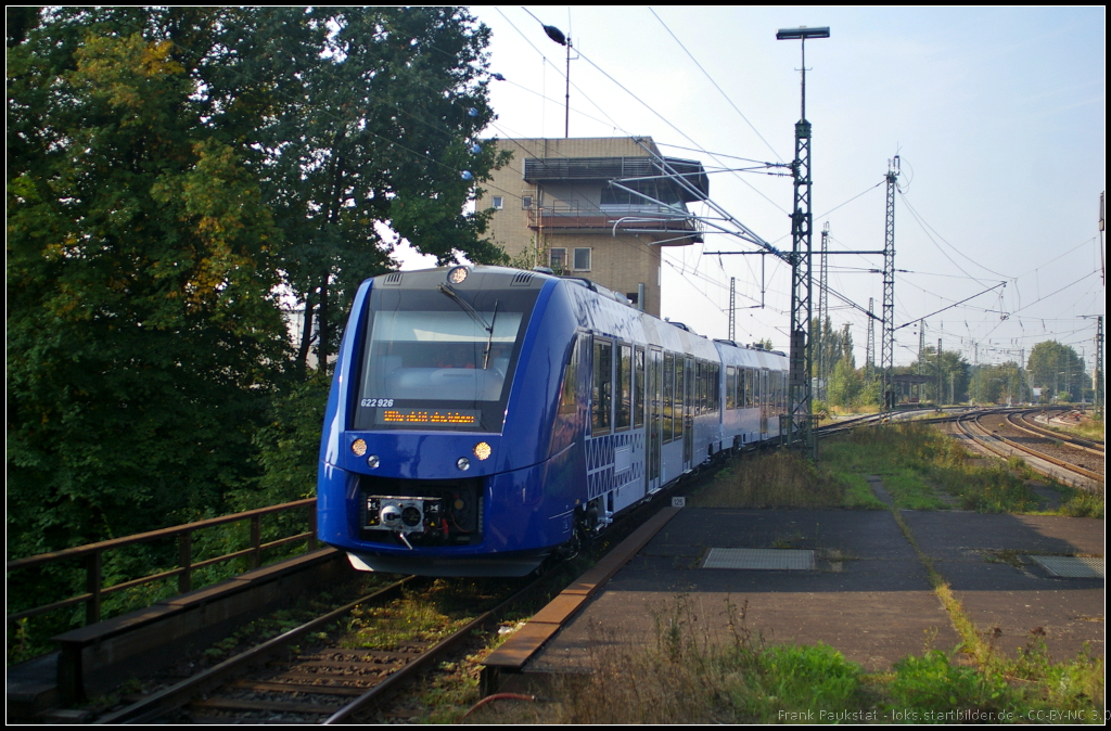 vlexx 622 426-4 kam am 05.09.2014 whrend einer Testfahrt auf ein Seitengleis des Bahnhof Uelzen (NVR-Nummer 95 80 0622 426-4 D-LBVX). Die Zge werden ab Dezember 2014 in Rheinland-Pfalz auf Haupt- und Nebenstrecken fahren. Zum Einsatz kommen Triebzge vom Typ Coradia LINT 54 und LINT 81 von Alstom.