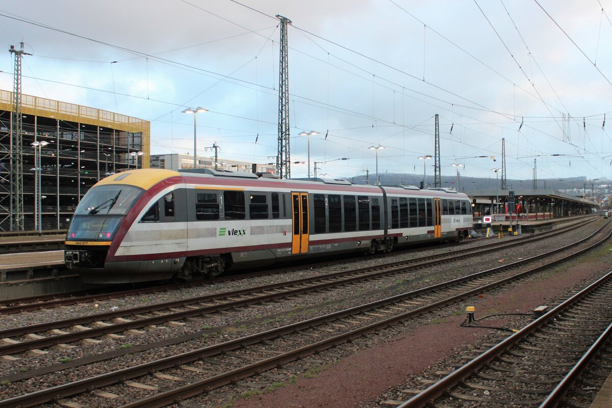 Vlexx 642 327/827 steht am 3 Januar 2025 in Saarbrücken Hbf und tragt noch immer die farben von VVO -ganz ins Osten Deutschlands.