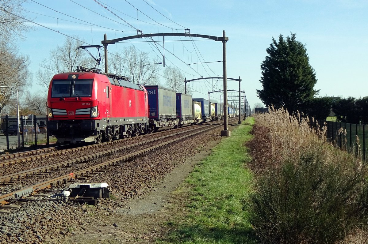 Volbeladener KLV durcheilt am 21 Februar 2021 mit 193 353 an der Spitze, Hulten.