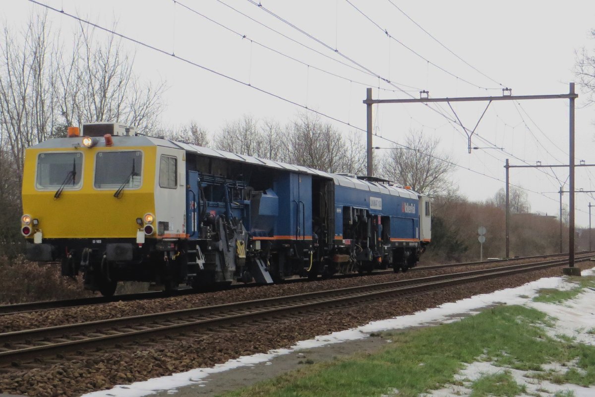 Volker Rail UniMat 103 passiert am 16 Februar 2021 Wijchen.