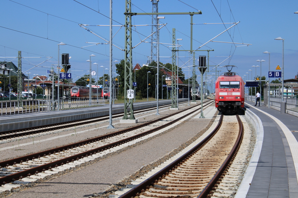 Voll Haus mit DB-Regio Hamster,Kiss und IC-Warnow in Warnemünde.30.07.2021