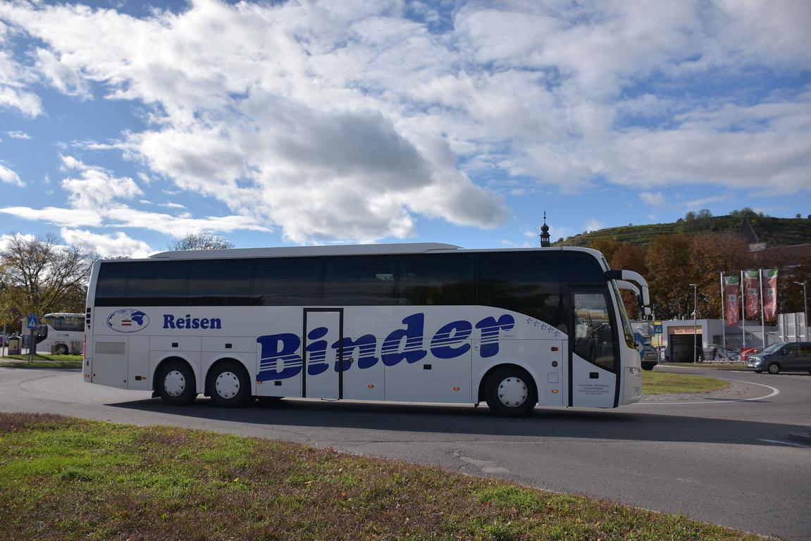 Volvo 9700 von Binder Reisen aus sterreich 10/2017 in Krems.