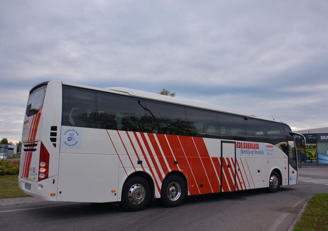 Volvo 9700 von Global Travel Hungary 10/2017 in Krems unterwegs.