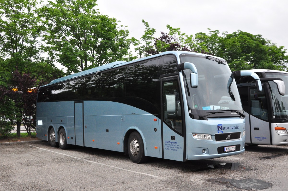 Volvo 9700 von Napravnik Reisen aus sterreich am 21.5.2015 in Krems.