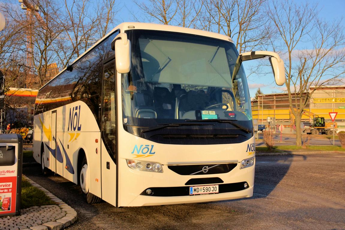 VOLVO 9700 von NL Reisen aus Niedersterreich im Dez. 2017 in Krems.