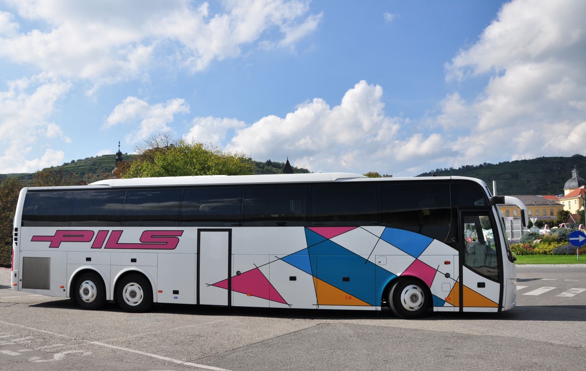 Volvo 9700 von PILS Reisen aus Amstetten/Niedersterreich am 22.August 2014 in Krems gesehen.