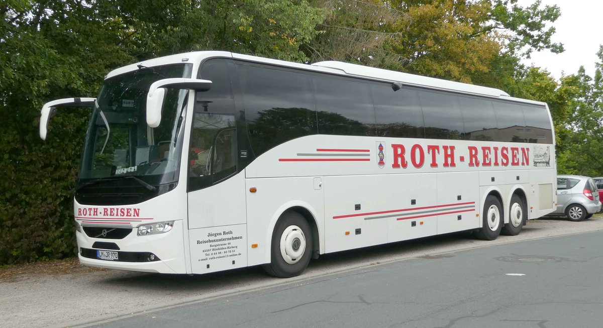 Volvo 9700 vom Reiseunternehmen ROTH aus Hünfelden-Kirberg steht im September 2019 in Hünfeld