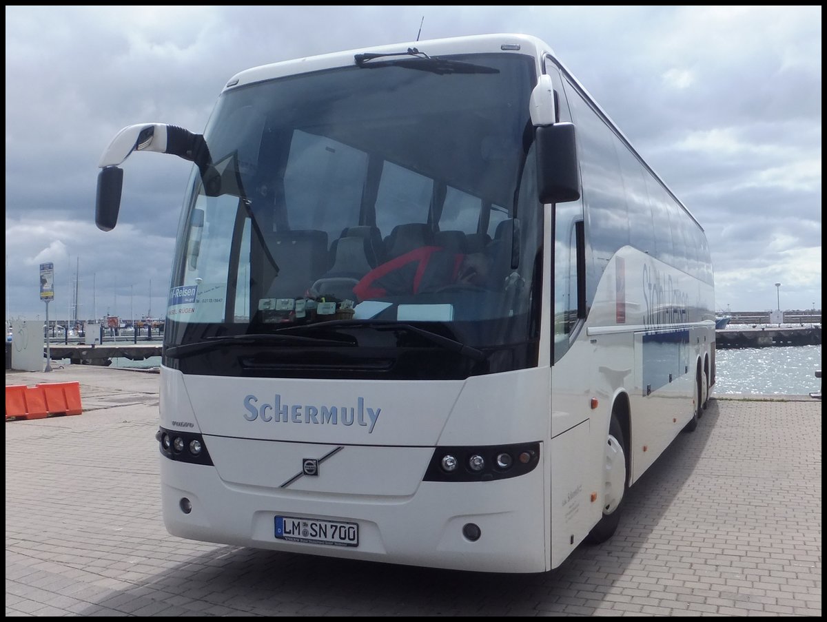 Volvo 9700 von Schermuly aus Deutschland im Stadthafen Sassnitz.