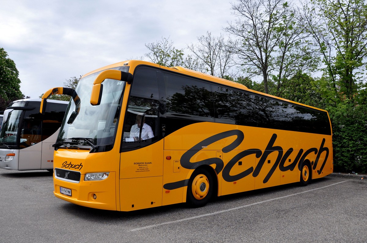 VOLVO 9700 von Schuch Reisen aus sterreich am 4.5.2015 in Krems unterwegs.