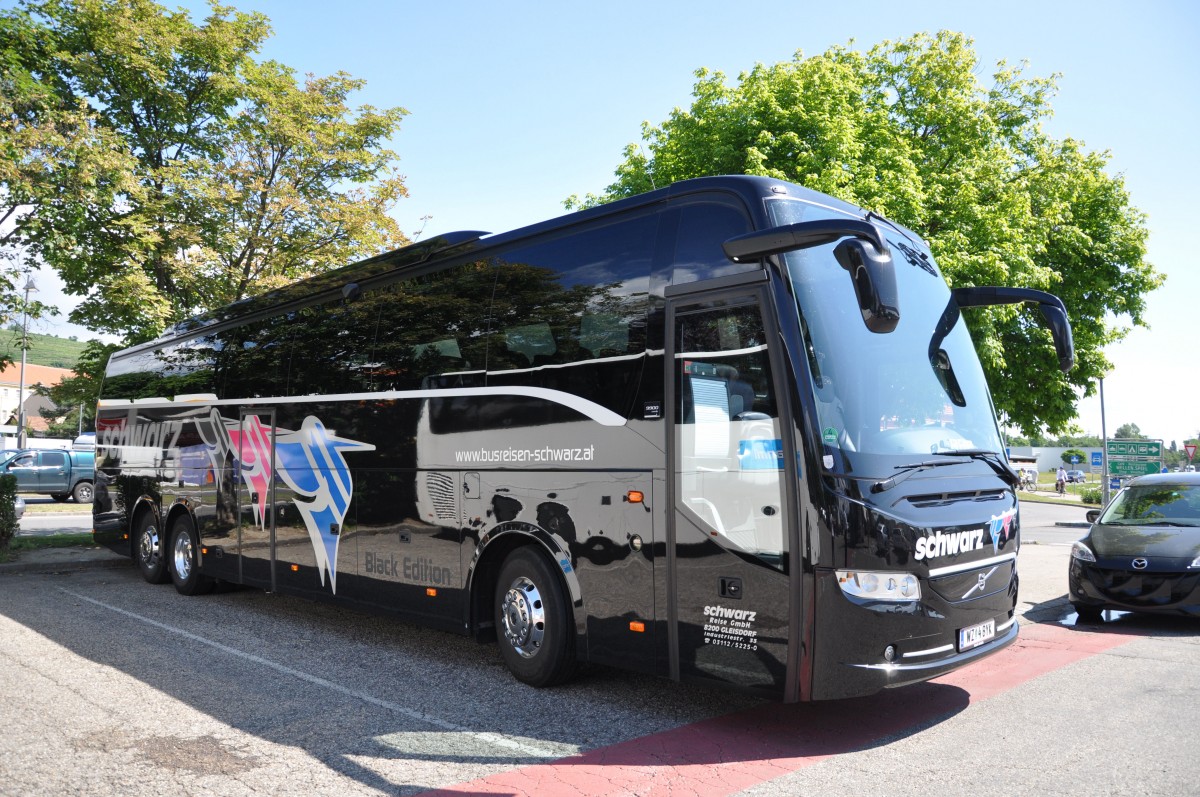 VOLVO 9700 von Schwarz Reisen aus sterreich im Juni 2015 in Krems.