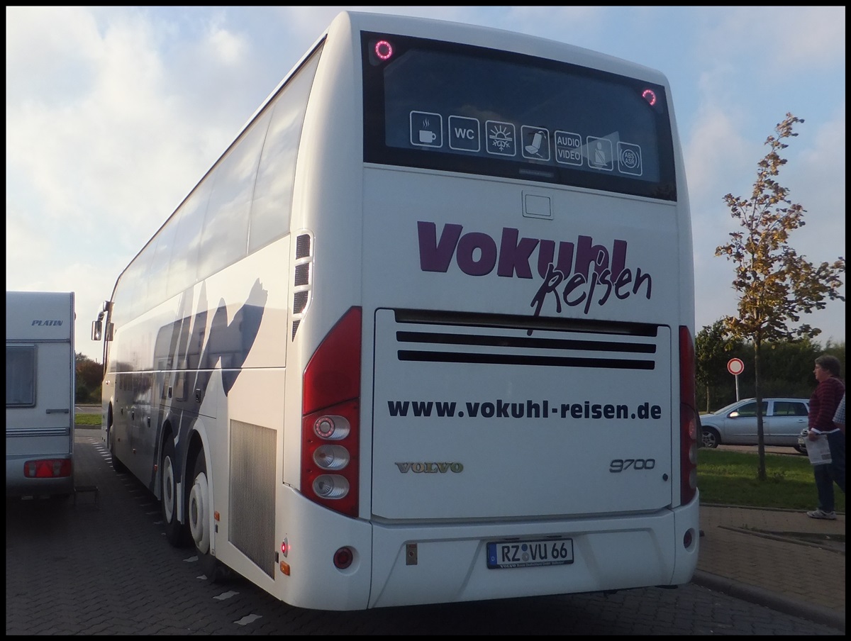 Volvo 9700 von Vokuhl Reisen aus Deutschland bei der Raststtte Fuchsberg.