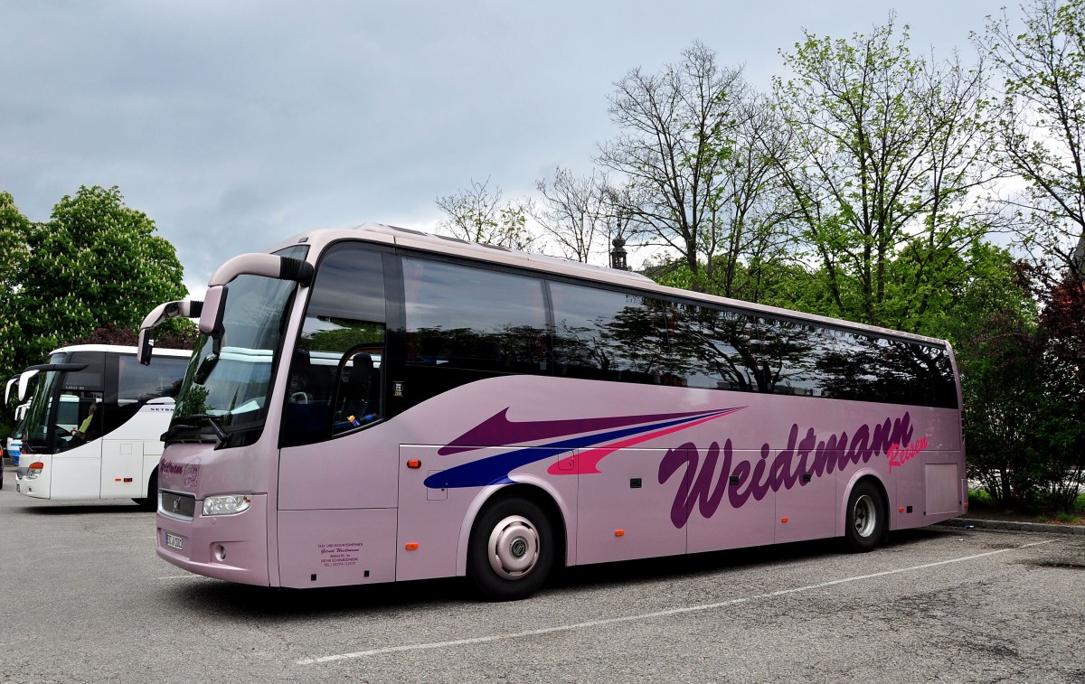 VOLVO 9700 von Weidtmann Reisen aus der BRD am 2.5.2015 in Krems.