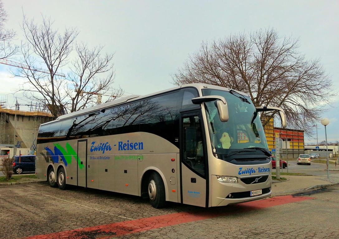 VOLVO 9700 von Zwlfer Reisen aus Niedersterreich im Dez.2017 in Krems.