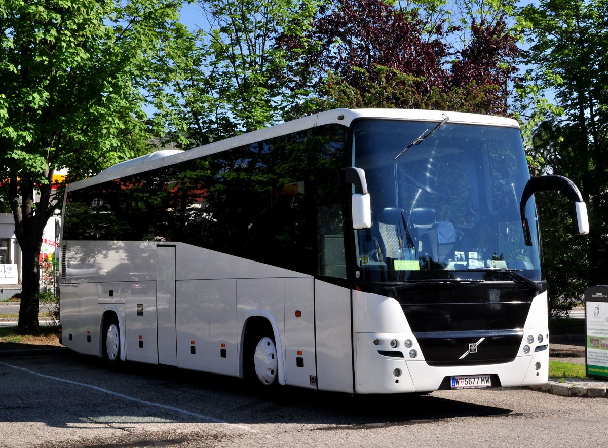 Volvo 9900 aus Wien am 20.Mai 2014 in Krems gesehen.