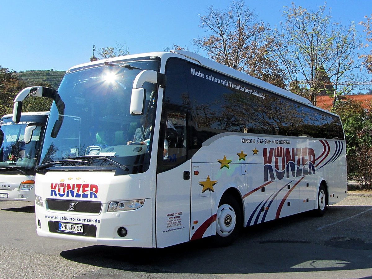Volvo 9900 von Knzer Reisen aus der BRD in Krems gesehen.