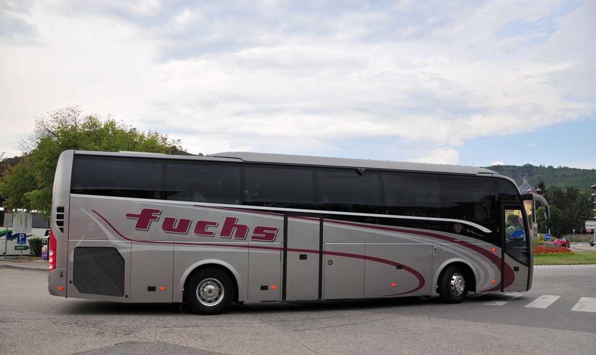 Volvo 9900 Prestige von Fuchs Reisen aus sterreich am 27.Juli 2014 in Krems gesehen.