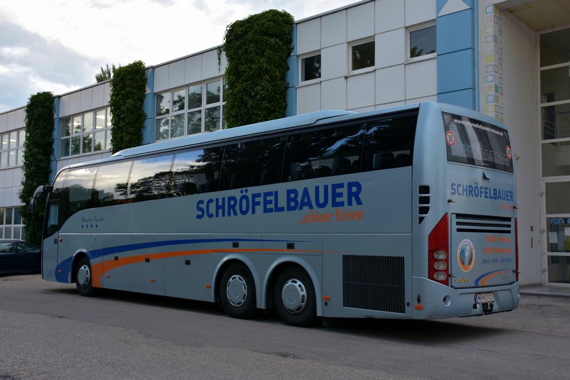 Volvo 9900 von Schrfelbauer Reisen aus sterreich 06/2017 in Krems.