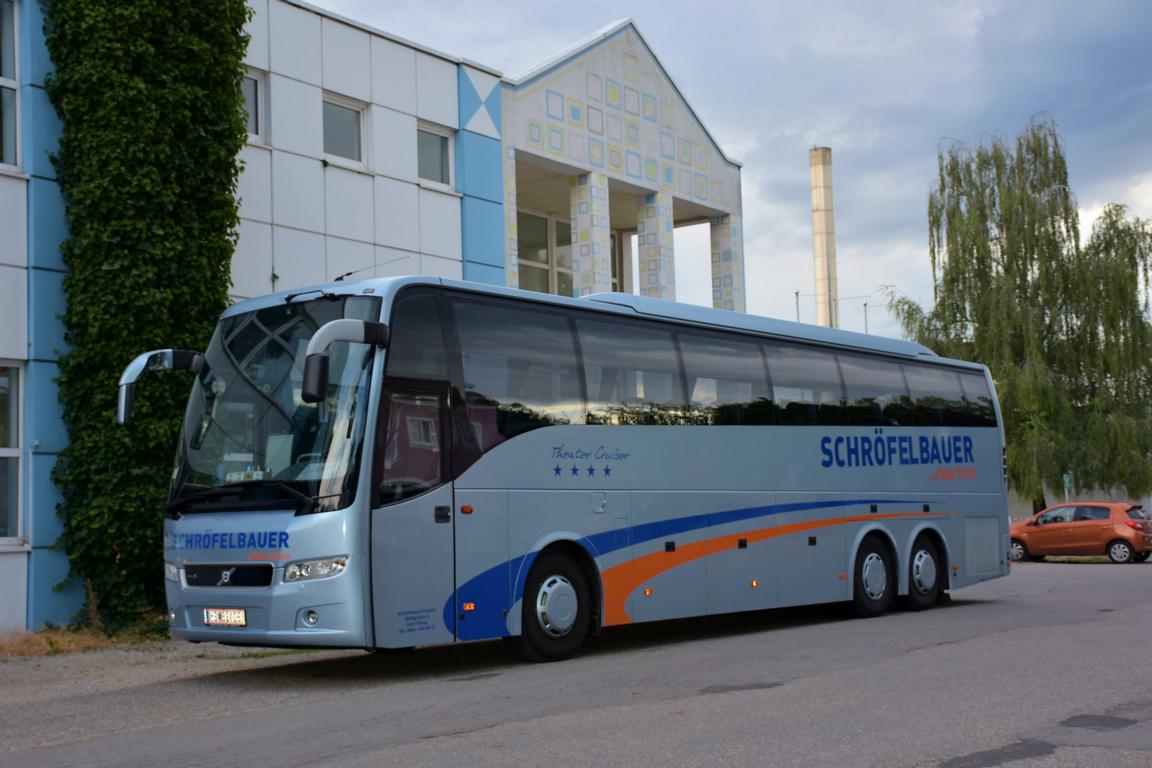 Volvo 9900 von Schrfelbauer Reisen aus sterreich 06/2017 in Krems.