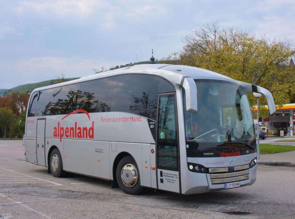 Volvo B8R SC5 Sunsundegui von Alpenland Reisen aus sterreich 09/2017 in Krems.