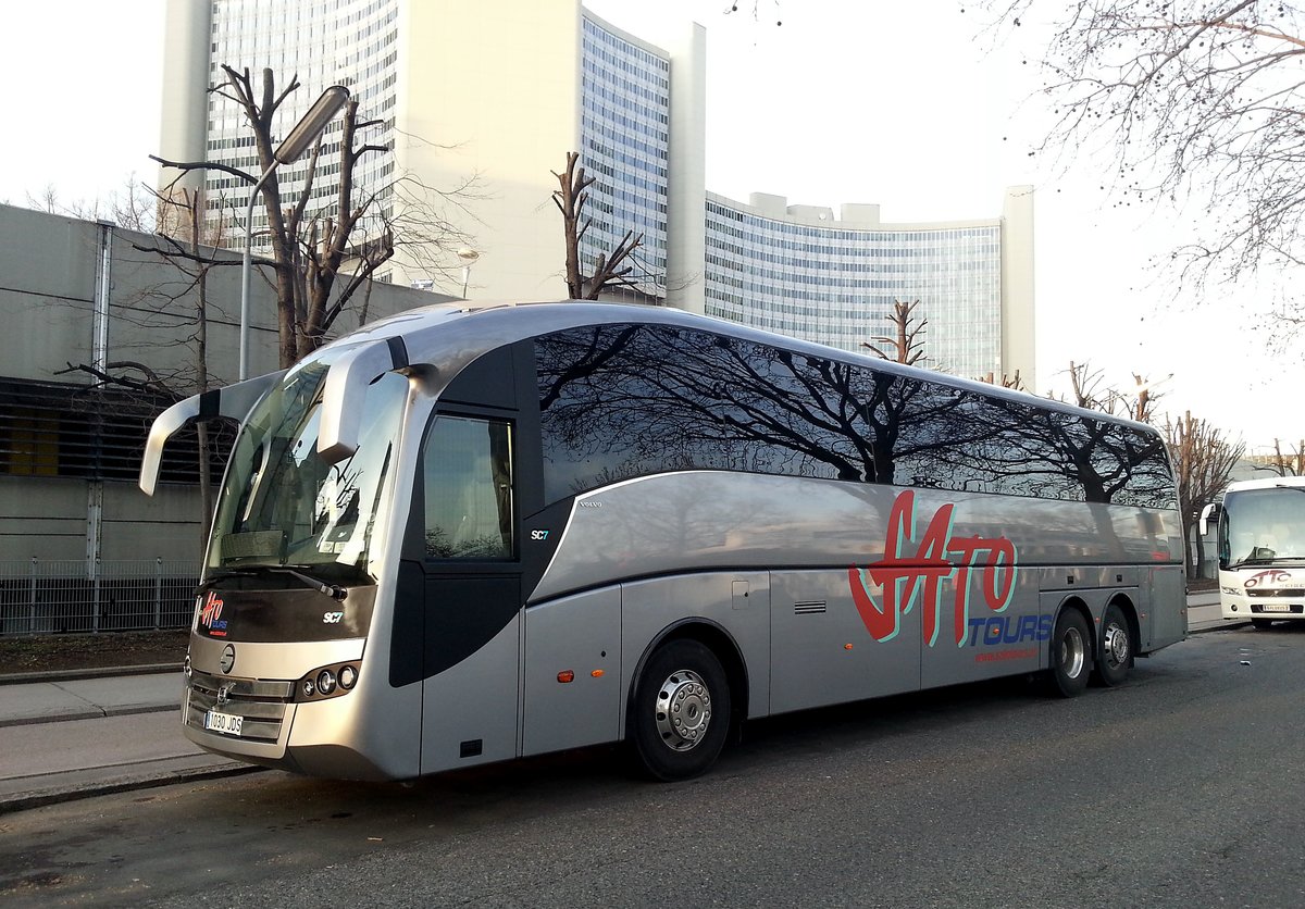 Volvo SC7 Sunsundegui von Sato Tours aus Spanien in Wien bei der UNO City gesehen.