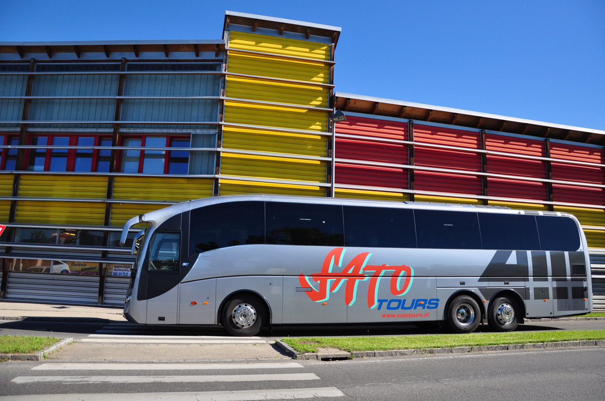 Volvo SC7 Sunsundegui von Sato Tours in Krems unterwegs.