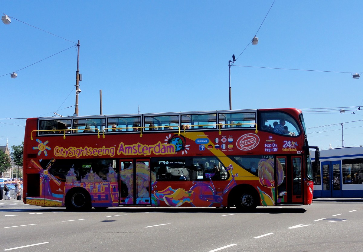 VOLVO Sightseeing Stockbus im Juli 2014 in Amsterdam gesehen.