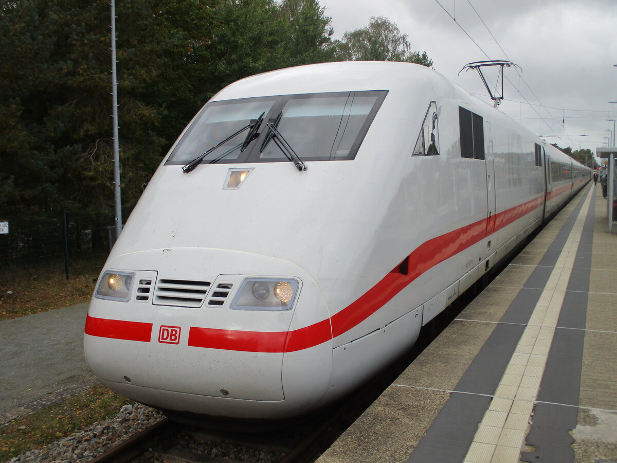Von Berlin Gesundbrunnen erreichte der 401 077,am 10.Oktober 2025,mit +10 min Verspätung den Bahnhof Binz.